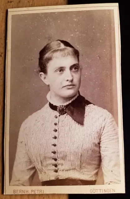 junge schöne Frau - Portrait - 1883 / CDV Bernh. Petri Göttingen