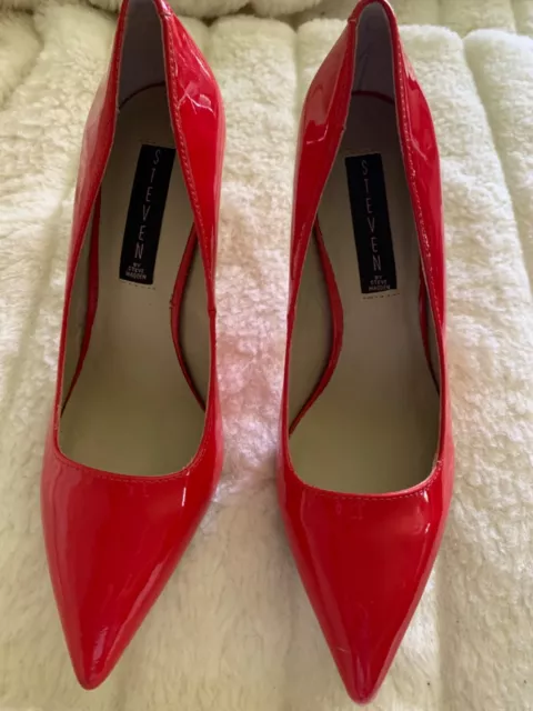 STEVEN by STEVE MADDEN SIZE 8.5 Red Patent Leather Classic Pump Pointed Toe NWOB