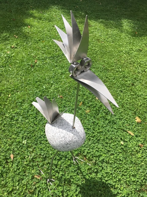 Garten Deko Figur Vogel Fächer Naturstein Edelstahl Gartenfigur Steinfigur