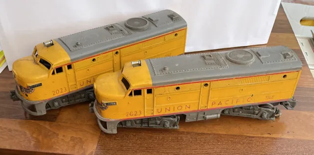 Lionel 2023 Vtg Union Pacific Gray & Yellow  Diesel Locomotive Set Engine& Dummy