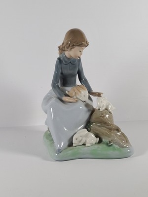 Lladro  NAO Girl with Bunnies Gloss Finish Figurine MADE IN SPAIN DAISA 1987 B26