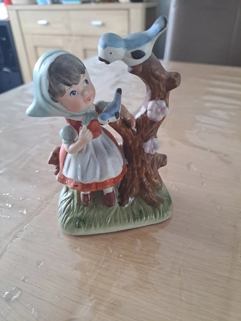 Statuette En Biscuit