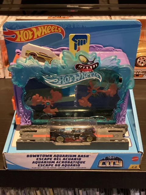 2020 Hot Wheels City Downtown Aquarium Bash Escape . Brand New.