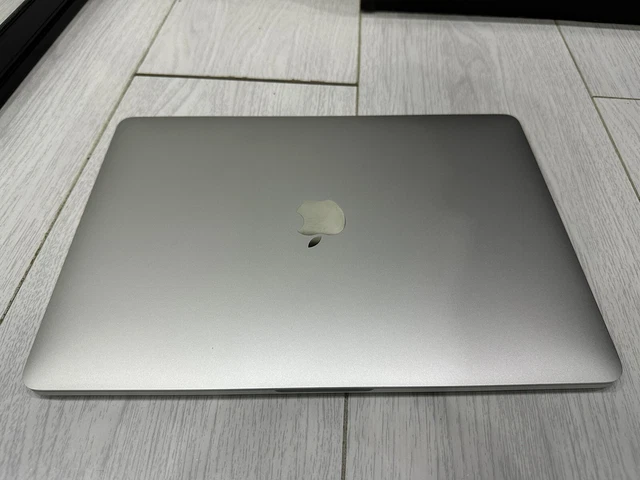 Apple MacBook Pro Retina 13.3" 2017 - 256GB SSD 16GB Ram 3.1GHz Core i5 - Silver 3