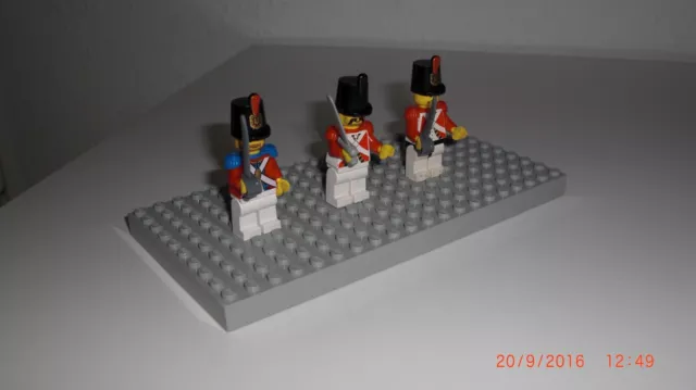 3 Lego Minifiguren Soldaten Rotrock Imperial Piraten 3