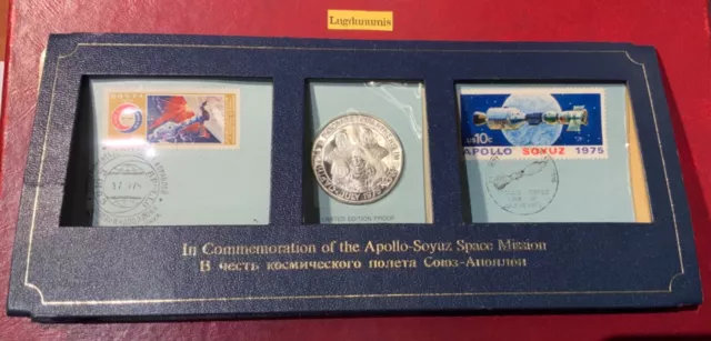 Médaille argent et timbre Russie USA 1975 Apollo Soyuz space mission