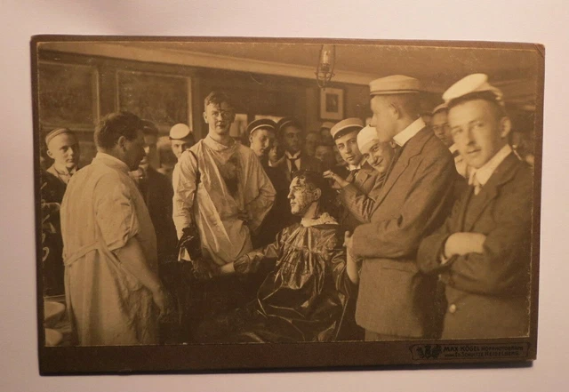 Heidelberg 1909 Hirschgasse - Nach der Mensur - Paukarzt - Corps? Svezia? KAB