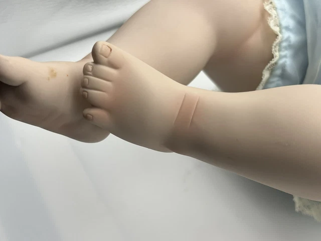 THE ASHTON DRAKE GALLERIES - GOOD AS GOLD PORCELAIN DOLL TC 4871 Signed 7