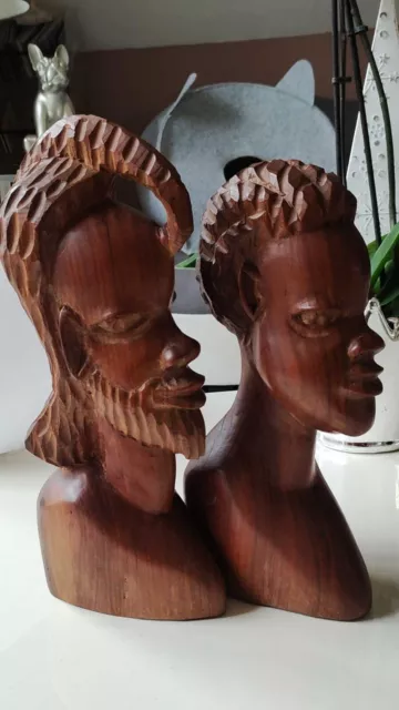 Paire de Bustes d un couple Africain ethnique Malgache, en bois exotique nervuré