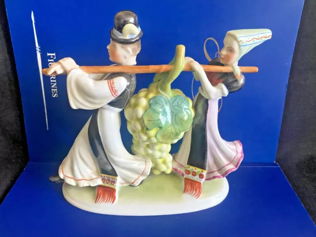 Herend Porcelain Handpainted Folklore Pair Harvesting Grape Figurine 5833