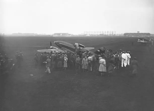 The De Havilland Dh88 Comet Black Magic At Mildenhall Airfield 2 Old Photo