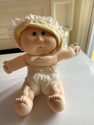 cabbage patch doll with bonnet