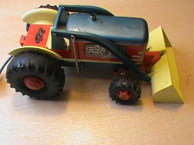 Tracteur jouet ancien tole et plastique GAMA en l'etat 4