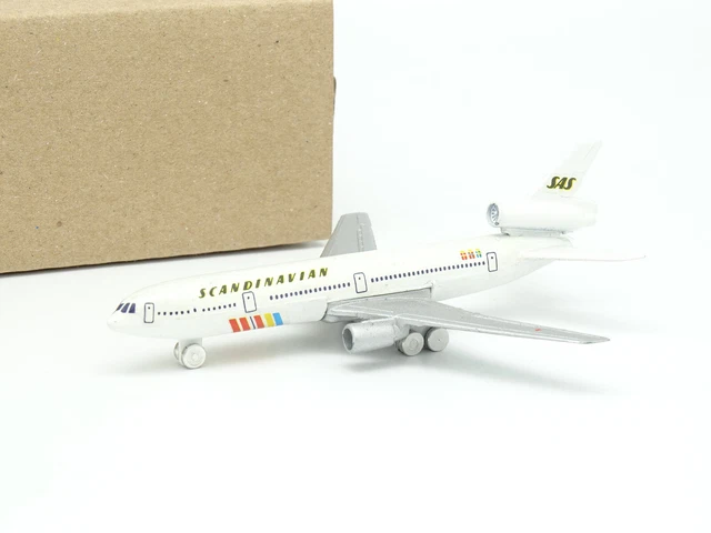 Avion Miniature Majorette 1/400 – Douglas DC-10 Ariana Afghan – Modèle Modifié