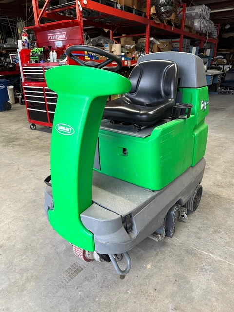 2016 Tennant R14 Ride-On Electric Floor Scrubber