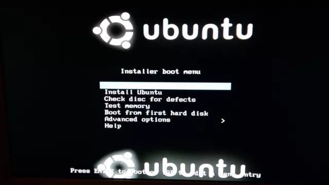 Chiavetta USB Avviabile Linux Ubuntu 23.10 Sistema Operativo Sicuro