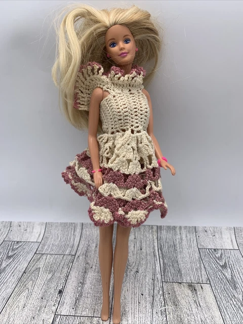 Roupa de Natal Barbie 2020  Crochet barbie clothes, Barbie dress, Crochet  doll clothes