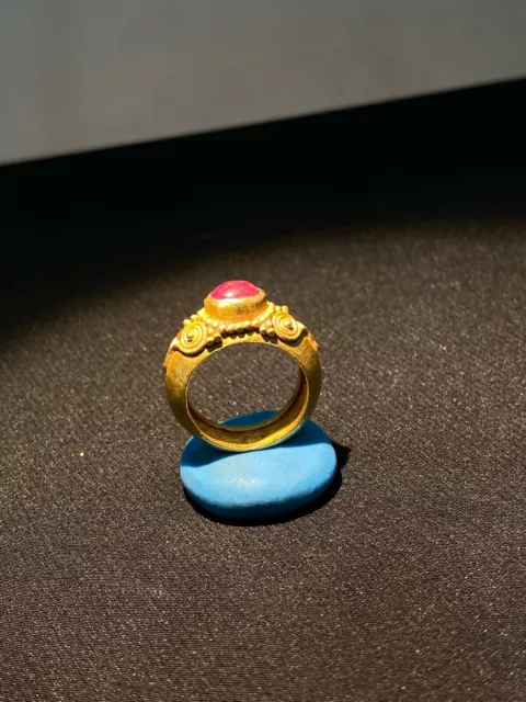 Ancient Gold ring from south east Asia with beautiful Ruby light stone 12
