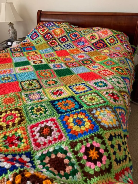 VINTAGE~Handmade Blanket Granny Square Queen Size Crochet Afghan 105 x 92 ~ WOW!
