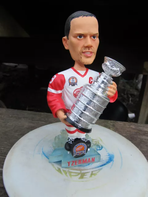 Steve Yzerman Bobblehead Forever Collectibles Detroit Red Wings 2002 Stanley Cup