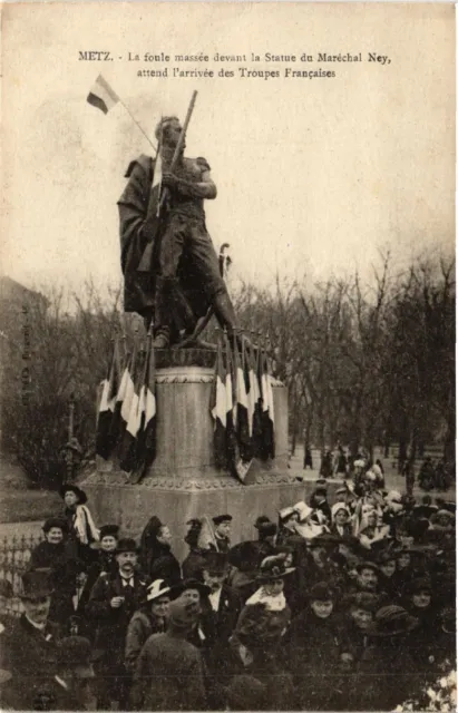 CPA AK METZ Massed Crowd Devnat Statue of the Marechal Ey Waiting for the Ar (393075)