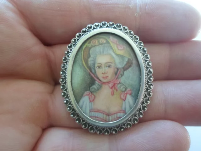 ancienne broche ou pendentif en argent massif, peinture belle femme