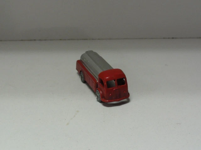 Camion citerne Panhard fabrication CIJ série micro 3