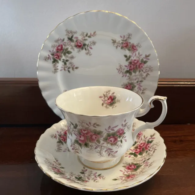Royal Albert Lavender Rose Trio Cup Plate Saucer Ditsy pink bone china England *
