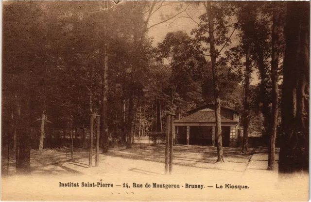 CPA Rue de Brunoy Le Kiosque FRANCE (1371464)