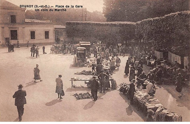 91 - BRUNOY - SAN35297 - Place de la gare - Un coin du Marché