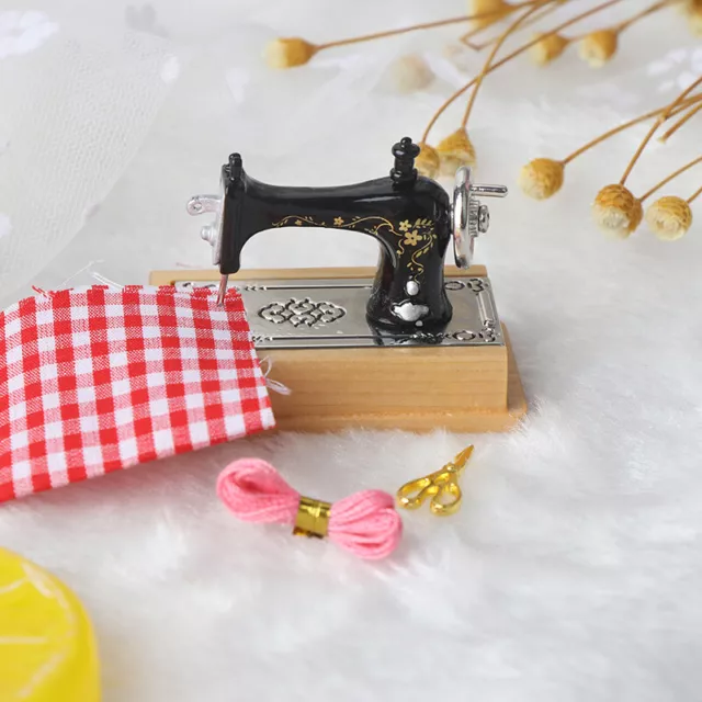 1/12 Dollhouse Miniature Sewing Machine with Scissors Thread Cloth ZKURUKYPUK Sp