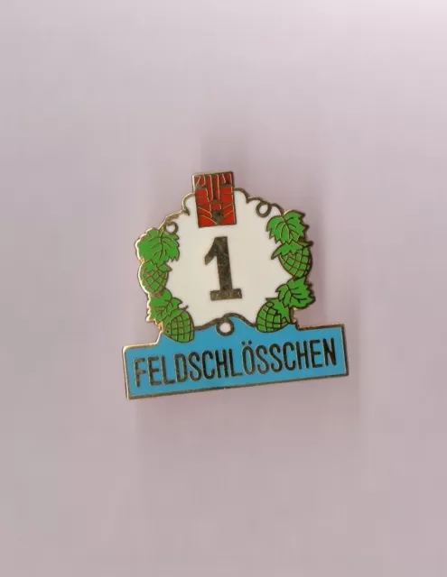 Pin's boisson / société suisse numéro 1 Feldschlössen (zamac doré)