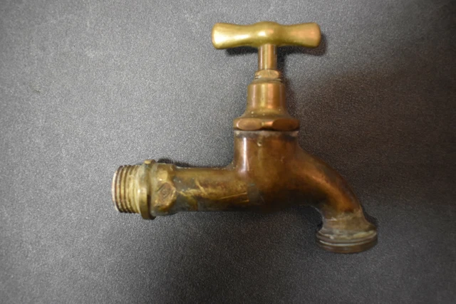 Alter Wasserhahn Messing Garten Brunnen Auslauf Ansperr Hahn Absperrhahn