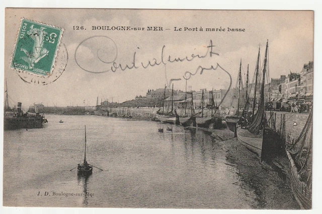 BOULOGNE SUR MER - Pas de Calais - CPA 62 - le Port à Marée Basse - bateaux