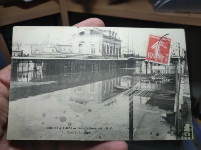 Carte postale de Choisy le Roi,innondations de 1910.la gare submergée.