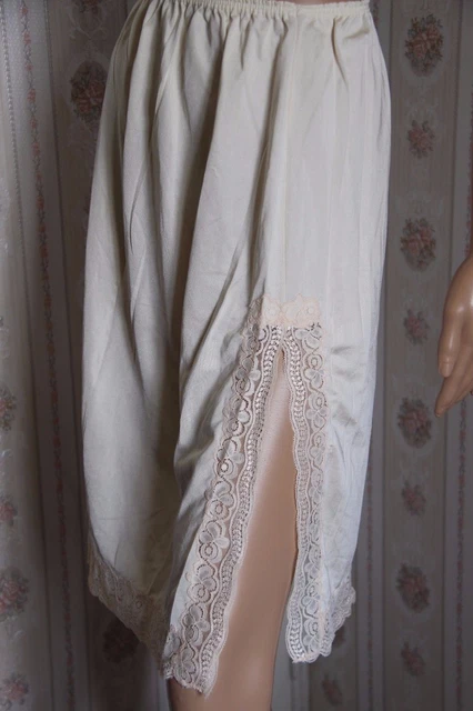 joli jupon vintage jolie dentelle Taille 46/48/50Taille élastique ref