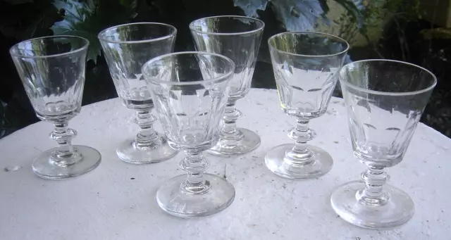 Lot de six verres à vin blanc cristal taillé de Baccarat modèle Caton fin XIXème