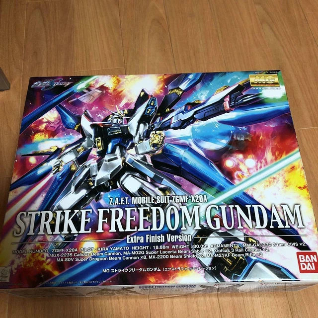 GUNDAM - Model Kit - MG 1/100 - Strike Freedom Gundam - 18 CM