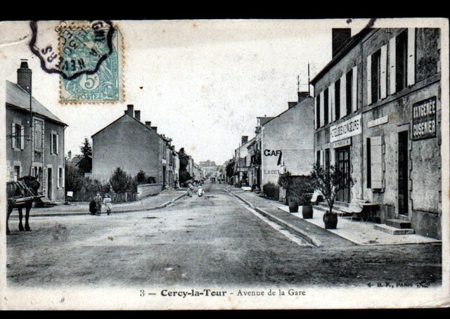 CERCY-LA-TOUR (58) ATTELAGE à l'HOTEL DES VOYAGEURS animé en 1905