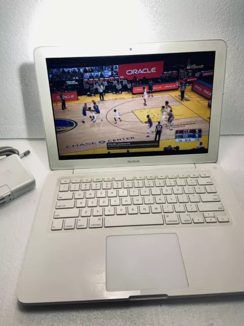 Apple MacBook White 13" A1342 250GB HDD, 6GB Ram. OS X High Sierra & Office