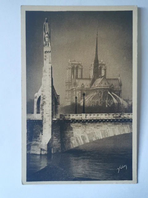 CPA 75 PARIS - Flanant - Notre-Dame and Statue of St-Geneviève