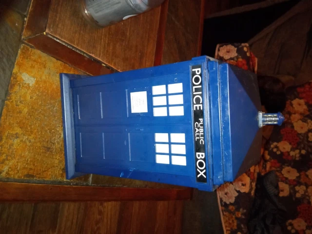 2004 Wesco Dr. Who Plastic Light Sound Tardis Police Call Box Storage Container