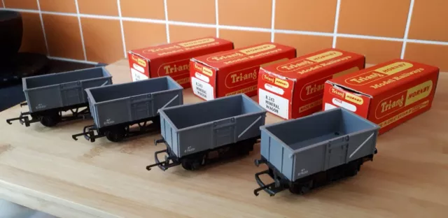 Triang Hornby R243 - Rake Of 4 - B.r 16T Mineral Wagons - Vgc - Boxed