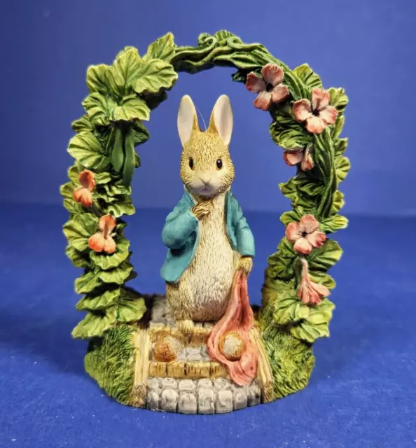 Lovely Boxed Border Fine Arts Beatrix Potter Peter Rabbit Ceramic Arch Figurine