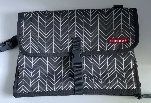 Skip Hop Diaper Changing Pad Station & Bag Grey White Deco Mid-century Pattern