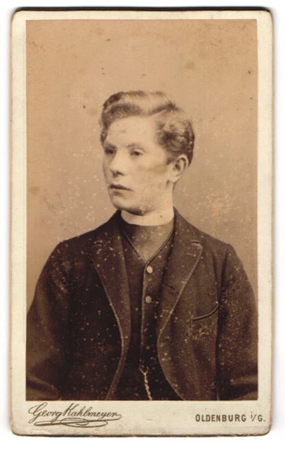 Fotografie Georg Kahlmeyer, Oldenburg, Rosenstraße 17, Schicker junger Mann