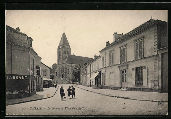 CPA Thiais, La Rue et la Place de l´Eglise 1911