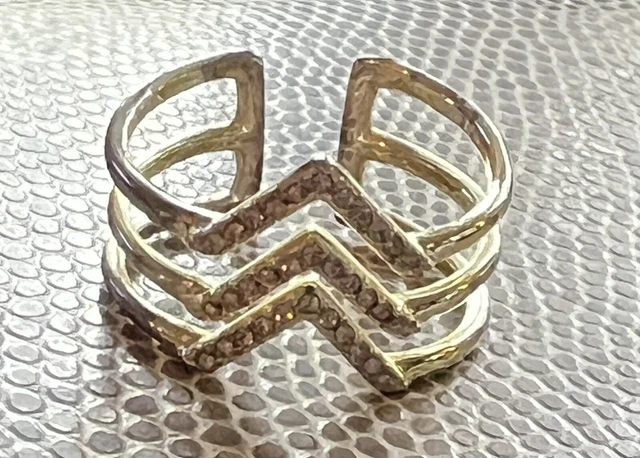 Stella & Dot Pave Chevron Triple Band Arrow Goldtone Ring Sz 8 Stella & Dot Pave Chevron Triple Band Arrow Goldtone Ring Sz 8