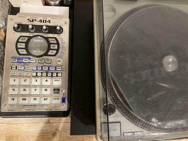 Échantillonneur d'ondes linéaires Roland SP-404 testé en fonctionnement...