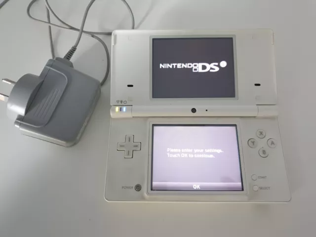 Nintendo DSi White Handheld System - No Charger - VGC